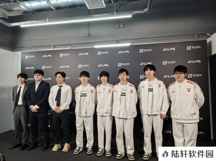 TES赛后群访 教练：第一把对面准备充分 后面知根知底就顺利拿下