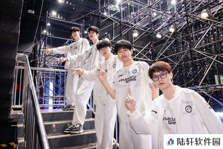 加起来八根手指！Rookie：第八胜！就是这种不加班的感觉！